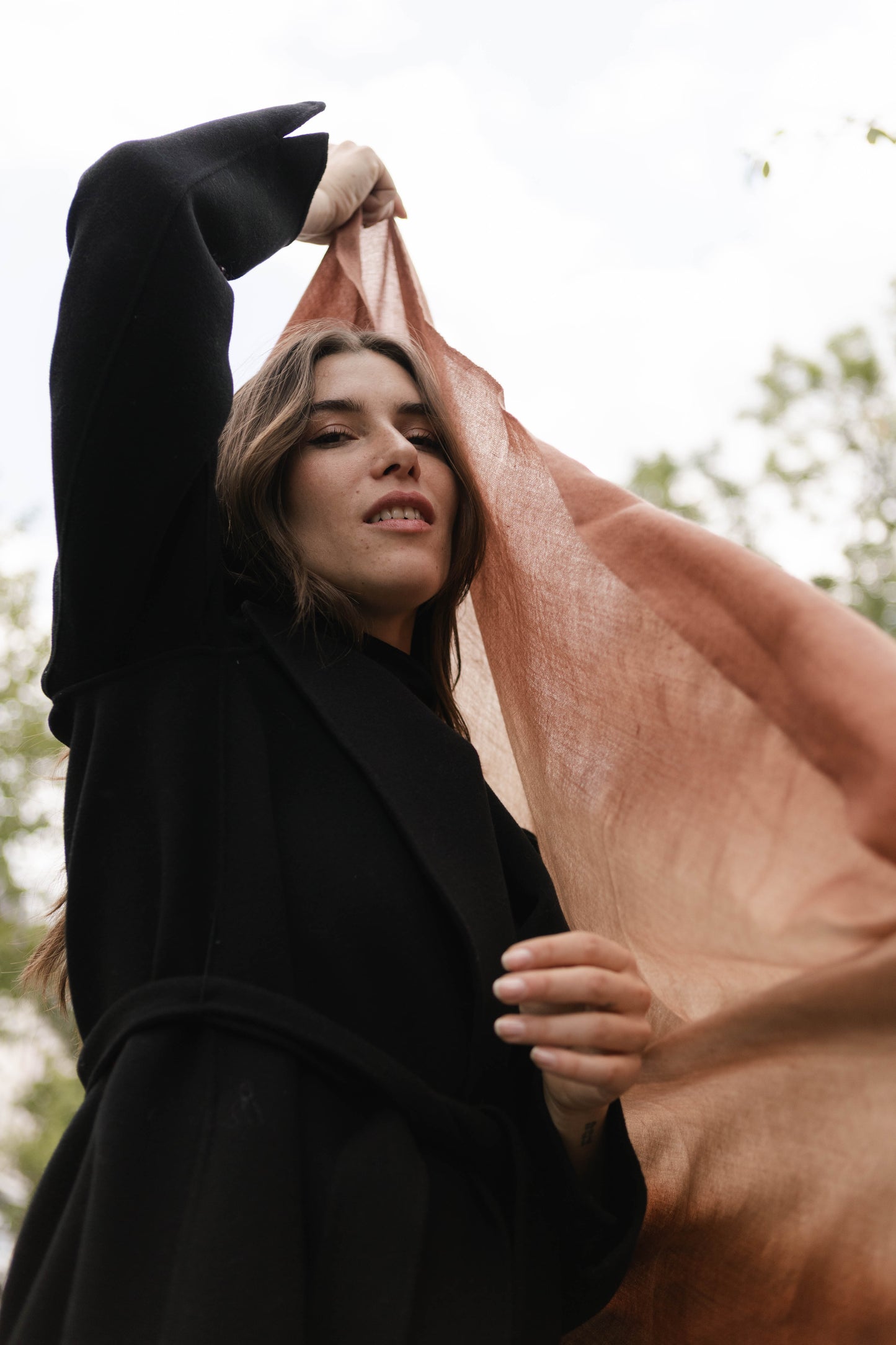 The Breeze- Ombré Toffee Brown - Handgewebt Kaschmir Pashmina Schal - Model Look - Marici