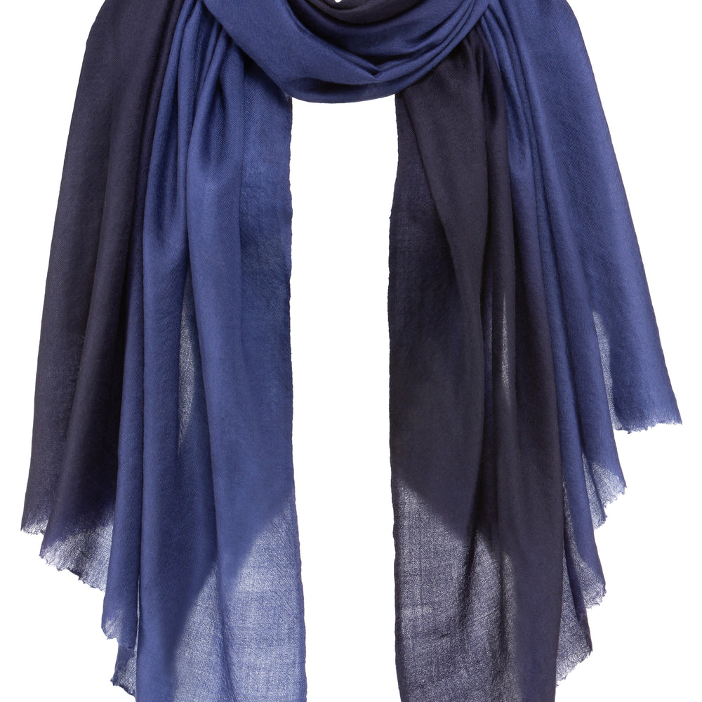 
                      
                        Pashmina Kaschmir Schal - The Breeze  - Ombré Indigo- Marici 
                      
                    