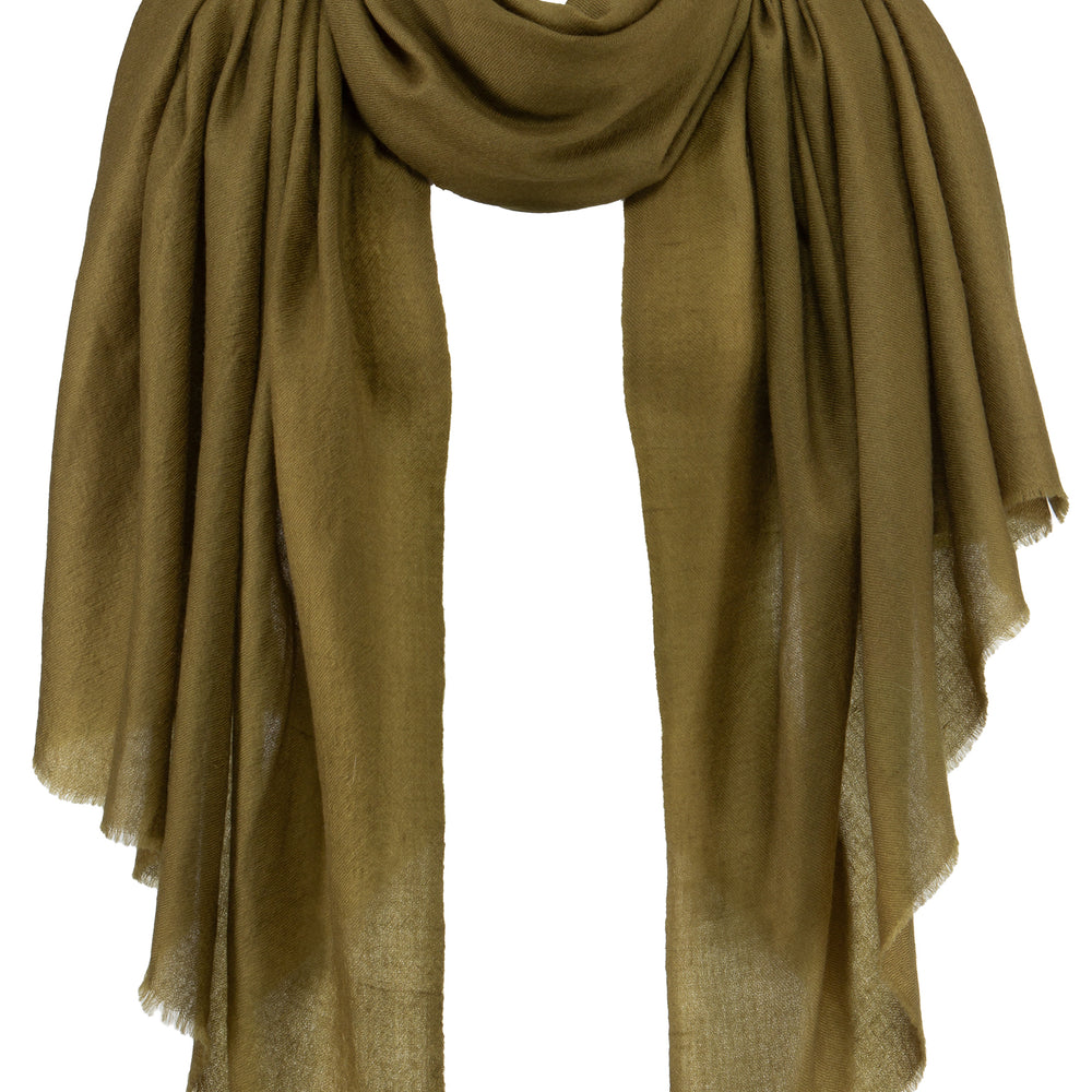 
                      
                        Eleganter Pashmina Schal in Olive – Modell The Breeze von Marici
                      
                    