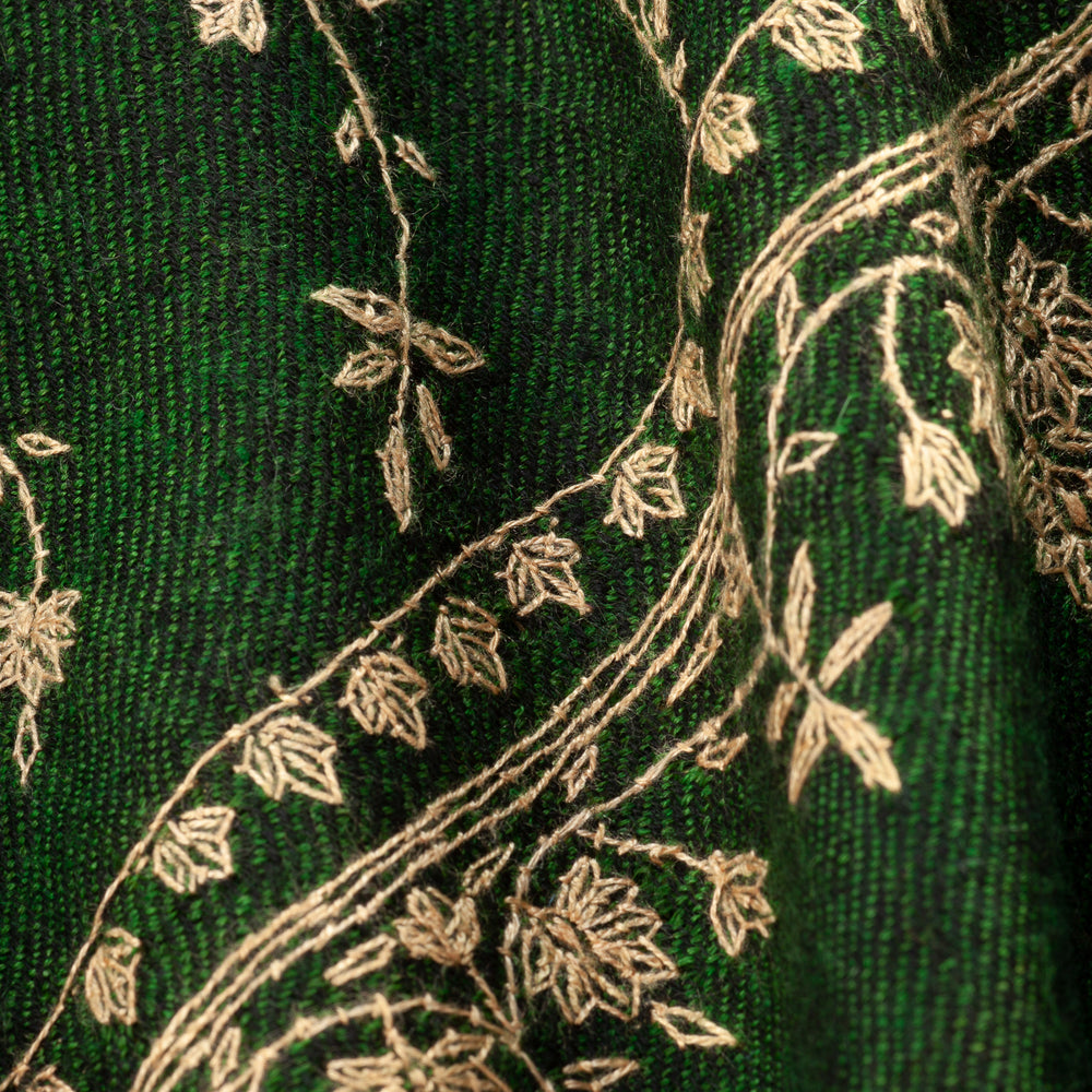 
                      
                        Pashmina Schal - The Adorned in Dark Gold Embroidery - Marici
                      
                    