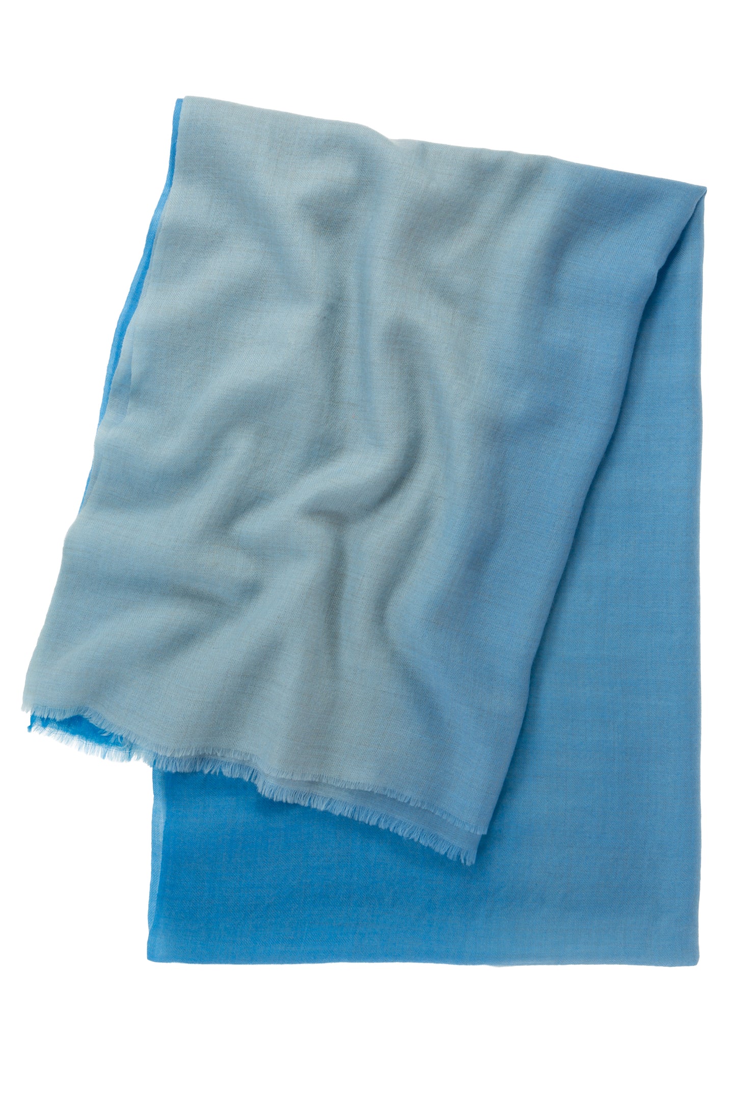 Pashmina Schal The Breeze Ombré Hues of Blue in zarten Blautönen; ultraleicht, fließend und handgefertigt von Mārīci.