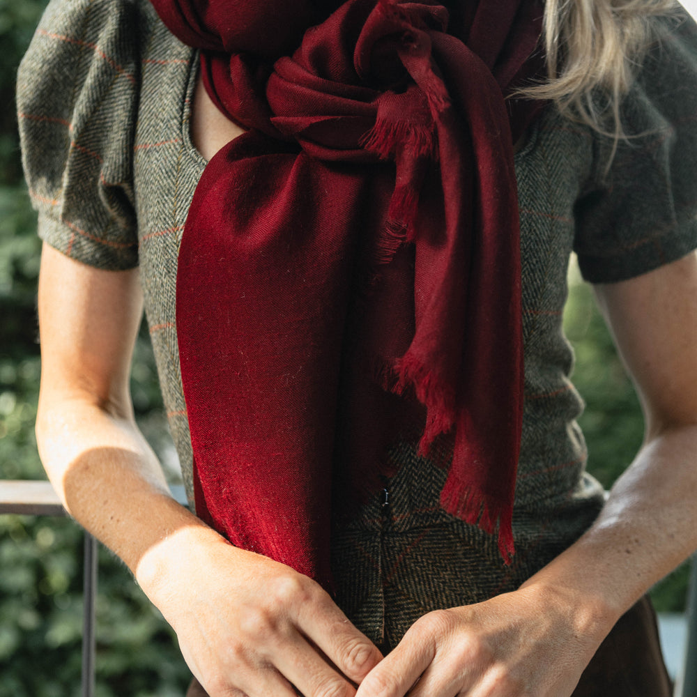 
                      
                        Beloved Rosewood Red Pashmina Schal Kaschmir Marici
                      
                    