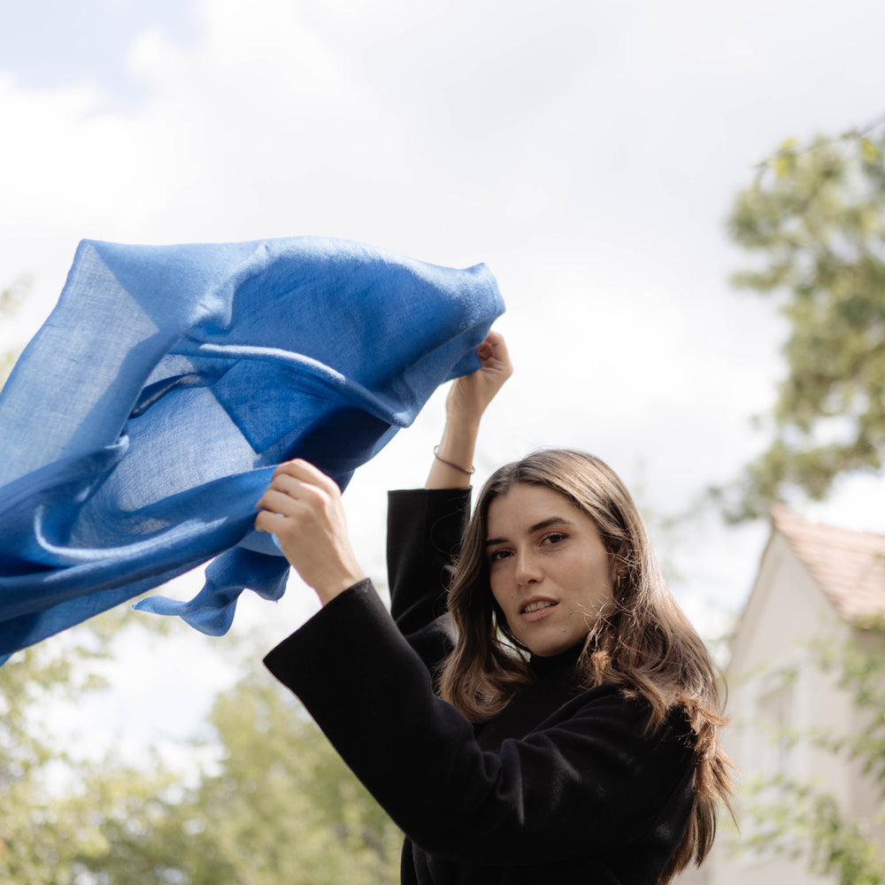 
                      
                        The Breeze _ Ocean Azure Blau _Kaschmir Pashmina -Marici
                      
                    
