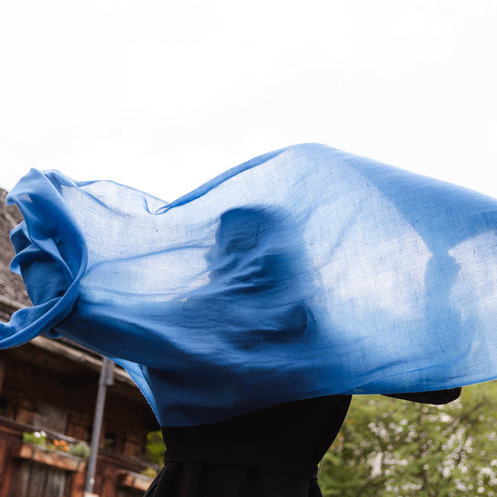 
                      
                        The Breeze _ Ocean Azure Blau _Kaschmir Pashmina -Marici
                      
                    