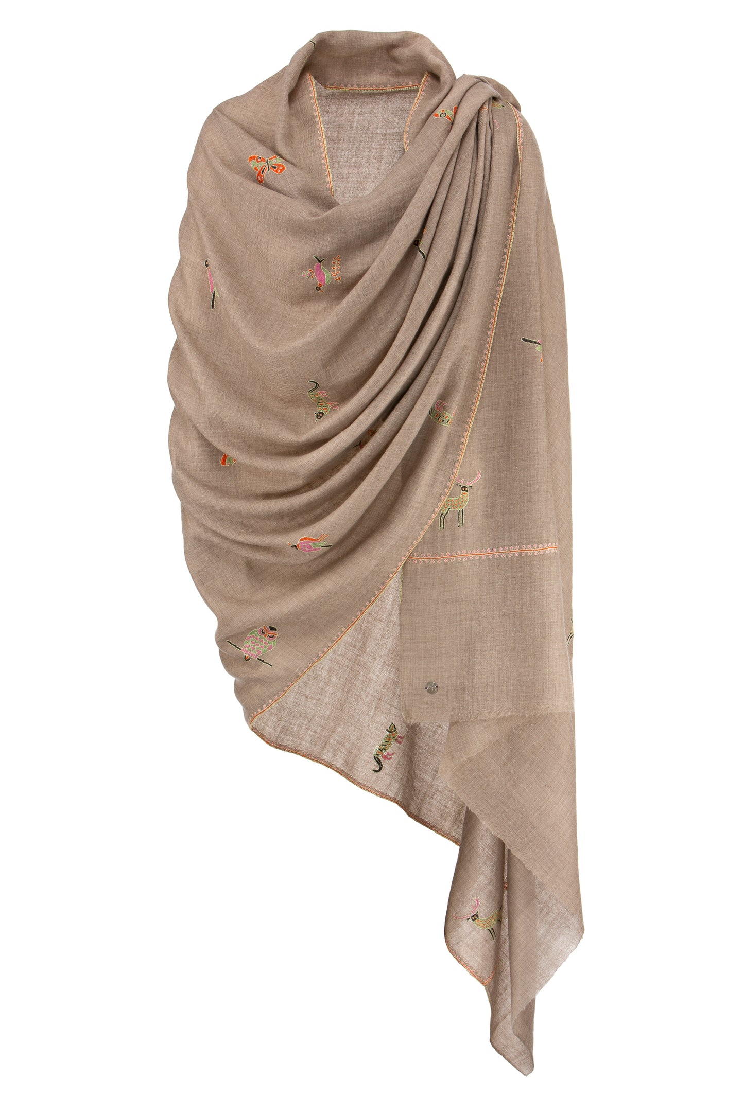 Handbestickter beiger Pashmina Schal „The Adorned – Forest Friends“ mit bunten Tiermotiven von Elch und Eule aus feiner Kaschmirwolle; limitiertes Unikat von Mārīci.
